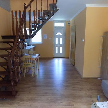 Nárcisz apartman Gyula Esterno foto